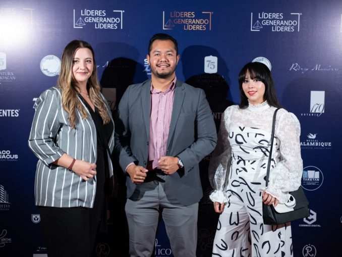 Los Premios Inspiras 2023 Reconocen a Destacados Líderes en una Noche Emocionante8-min