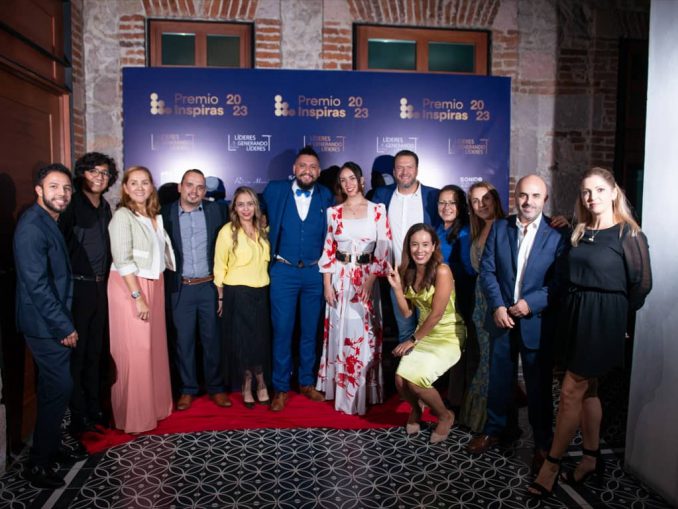 Los Premios Inspiras 2023 Reconocen a Destacados Líderes en una Noche Emocionante9-min