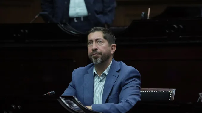 abraham Abraham Espinoza Propone Enfermerías Obligatorias en Escuelas de Michoacán