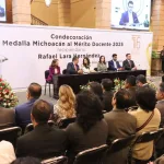 Rafael Lara Hernández Recibe la Medalla Michoacán al Mérito Docente 2025